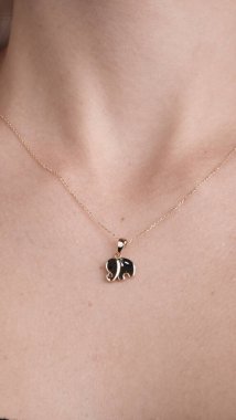 Onun için Değerli Altın ve Elmas Mücevherler