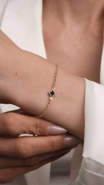 Onun için Değerli Altın ve Elmas Mücevherler