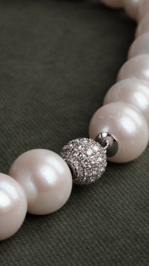 Onun için Değerli Altın ve Elmas Mücevherler