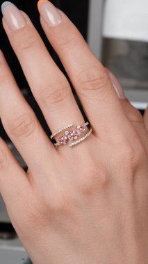 Onun için Değerli Altın ve Elmas Mücevherler