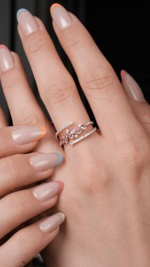 Onun için Değerli Altın ve Elmas Mücevherler