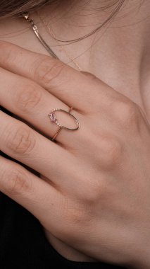 Onun için Değerli Altın ve Elmas Mücevherler