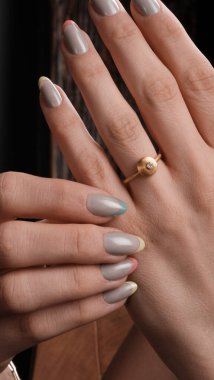 Onun için Değerli Altın ve Elmas Mücevherler