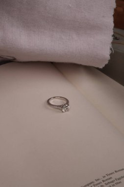 Onun için Değerli Altın ve Elmas Mücevherler