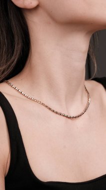 Onun için Değerli Altın ve Elmas Mücevherler