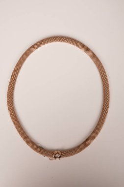 Onun için Değerli Altın ve Elmas Mücevherler