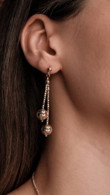 Onun için Değerli Altın ve Elmas Mücevherler