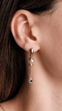 Onun için Değerli Altın ve Elmas Mücevherler