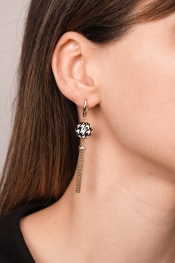 Onun için Değerli Altın ve Elmas Mücevherler