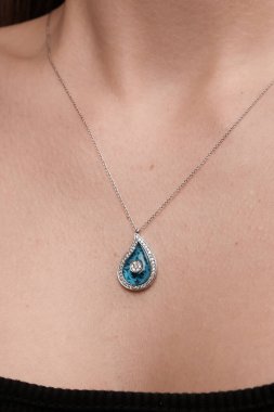 Her Tarz İçin Parlayan Elmas ve Altın Mücevher