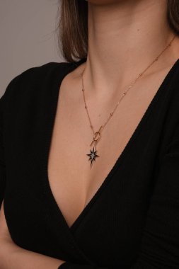 Her Tarz İçin Parlayan Elmas ve Altın Mücevher