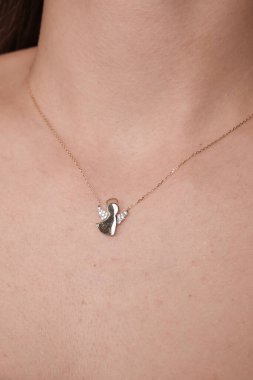 Her Tarz İçin Parlayan Elmas ve Altın Mücevher