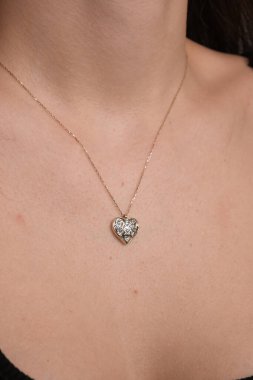 Her Tarz İçin Parlayan Elmas ve Altın Mücevher