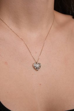 Her Tarz İçin Parlayan Elmas ve Altın Mücevher