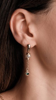 Her Tarz İçin Parlayan Elmas ve Altın Mücevher