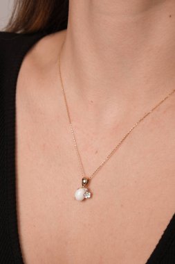 Her Tarz İçin Parlayan Elmas ve Altın Mücevher