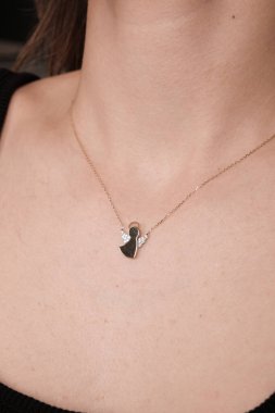 Her Tarz İçin Parlayan Elmas ve Altın Mücevher