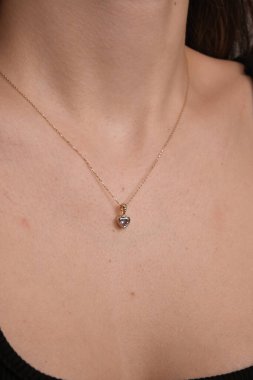 Her Tarz İçin Parlayan Elmas ve Altın Mücevher