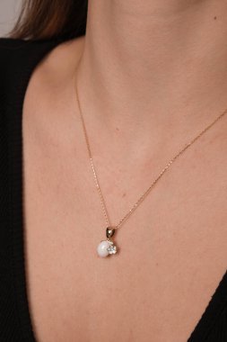 Her Tarz İçin Parlayan Elmas ve Altın Mücevher