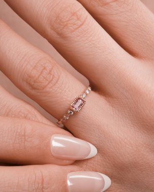 Her Tarz İçin Parlayan Elmas ve Altın Mücevher