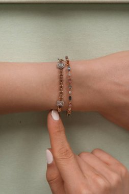 Her Tarz İçin Parlayan Elmas ve Altın Mücevher