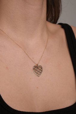 Her Tarz İçin Parlayan Elmas ve Altın Mücevher