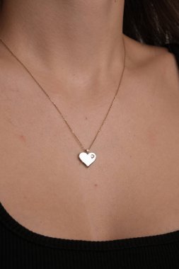 Her Tarz İçin Parlayan Elmas ve Altın Mücevher