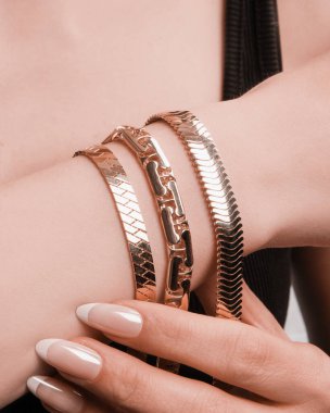 Her Tarz İçin Parlayan Elmas ve Altın Mücevher