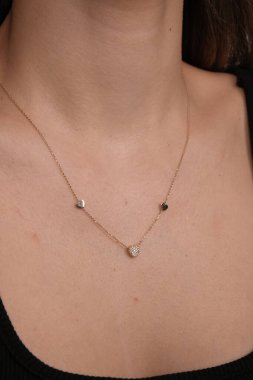 Her Tarz İçin Parlayan Elmas ve Altın Mücevher