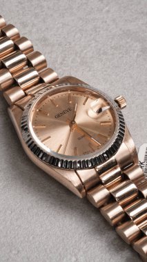 Kadınlar İçin Klasik Elmas ve Altın Mücevher