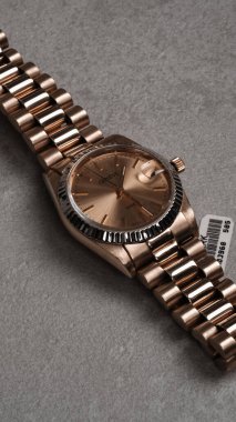 Kadınlar İçin Klasik Elmas ve Altın Mücevher