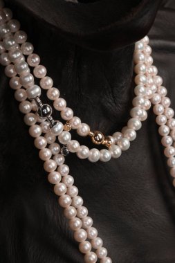 Kadınlar İçin Klasik Elmas ve Altın Mücevher