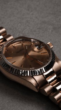 Kadınlar İçin Klasik Elmas ve Altın Mücevher