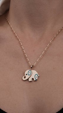 Kadınlar İçin Klasik Elmas ve Altın Mücevher