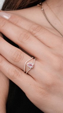 Şık ve Zarif Altın Elmas Mücevherler