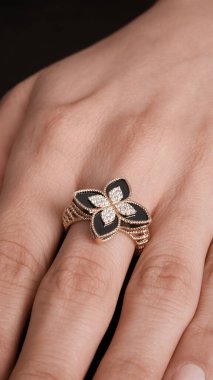 Şık ve Zarif Altın Elmas Mücevherler