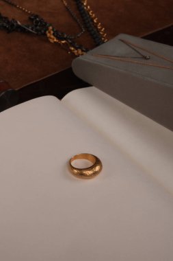 Şık ve Zarif Altın Elmas Mücevherler