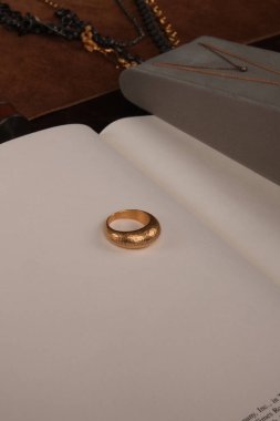 Şık ve Zarif Altın Elmas Mücevherler