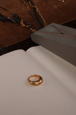 Şık ve Zarif Altın Elmas Mücevherler