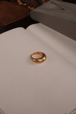 Şık ve Zarif Altın Elmas Mücevherler