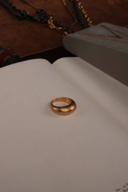 Şık ve Zarif Altın Elmas Mücevherler