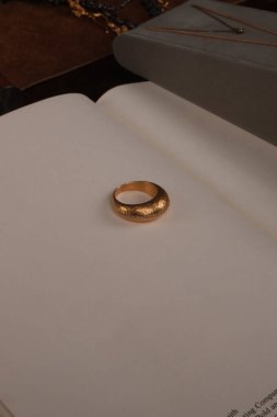 Şık ve Zarif Altın Elmas Mücevherler