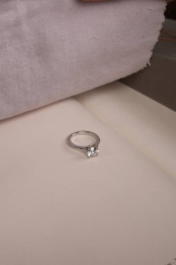 Şık ve Zarif Altın Elmas Mücevherler