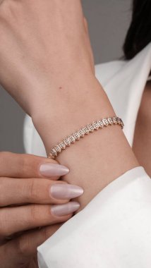 Zarif El yapımı Altın ve Elmas Mücevherler