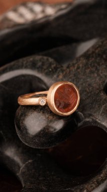 Zarif El yapımı Altın ve Elmas Mücevherler