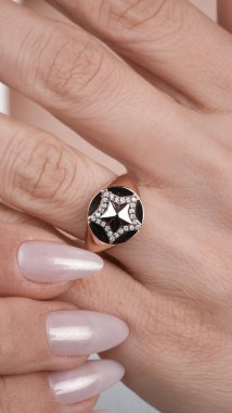 Zarif El yapımı Altın ve Elmas Mücevherler