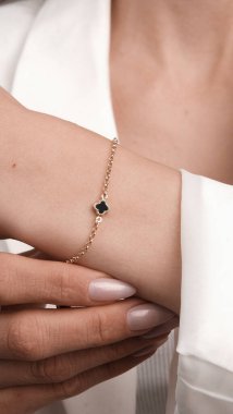 Zarif El yapımı Altın ve Elmas Mücevherler