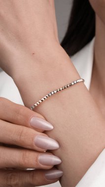 Zarif El yapımı Altın ve Elmas Mücevherler