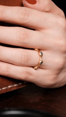 Zarif El yapımı Altın ve Elmas Mücevherler