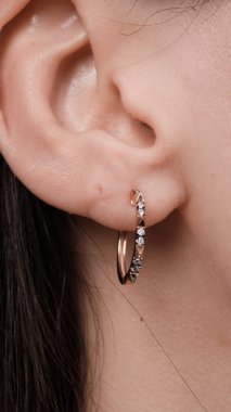 Zarif El yapımı Altın ve Elmas Mücevherler